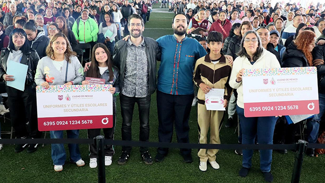 ÁLVARO OBREGÓN SE SUMA A LA ENTREGA DE APOYOS ESCOLARES